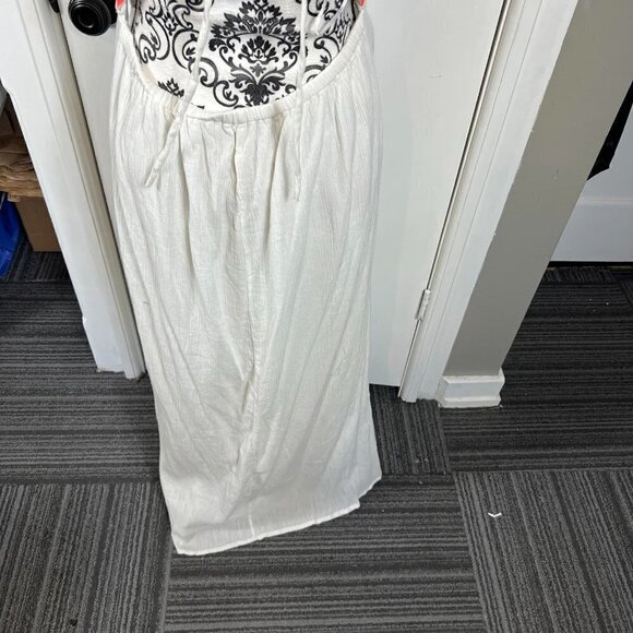 Romeo + Juliet Couture cream embroidered lace back maxi dress. Size L - Picture 5 of 8